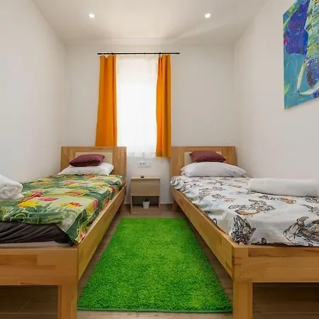 Lux **** Villa