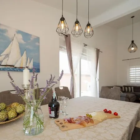 Lux **** Villa