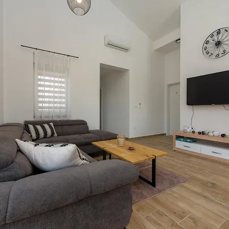 Villa Lux ****