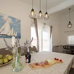 Lux **** וילה
