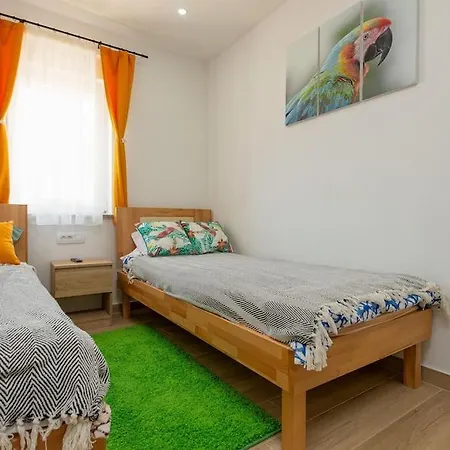 Lux **** Vila *