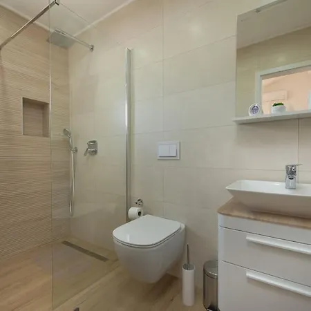 Lux **** Villa Benkovac